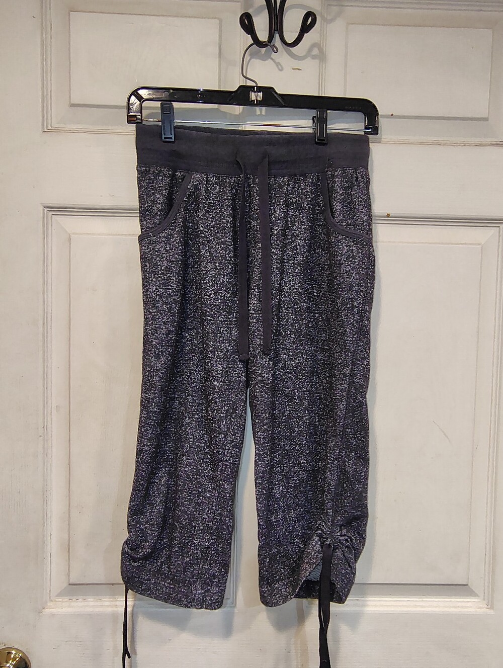 Bobbie Brooks Women's Size S Grey Cropped Athletic Pants